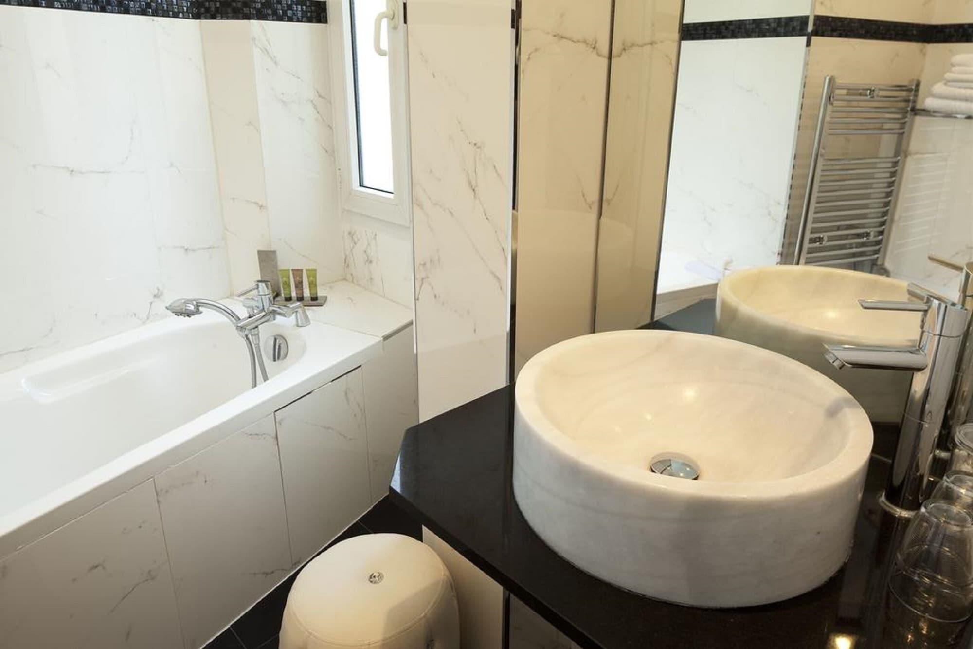 Hotel Riviera Elysees Париж Экстерьер фото