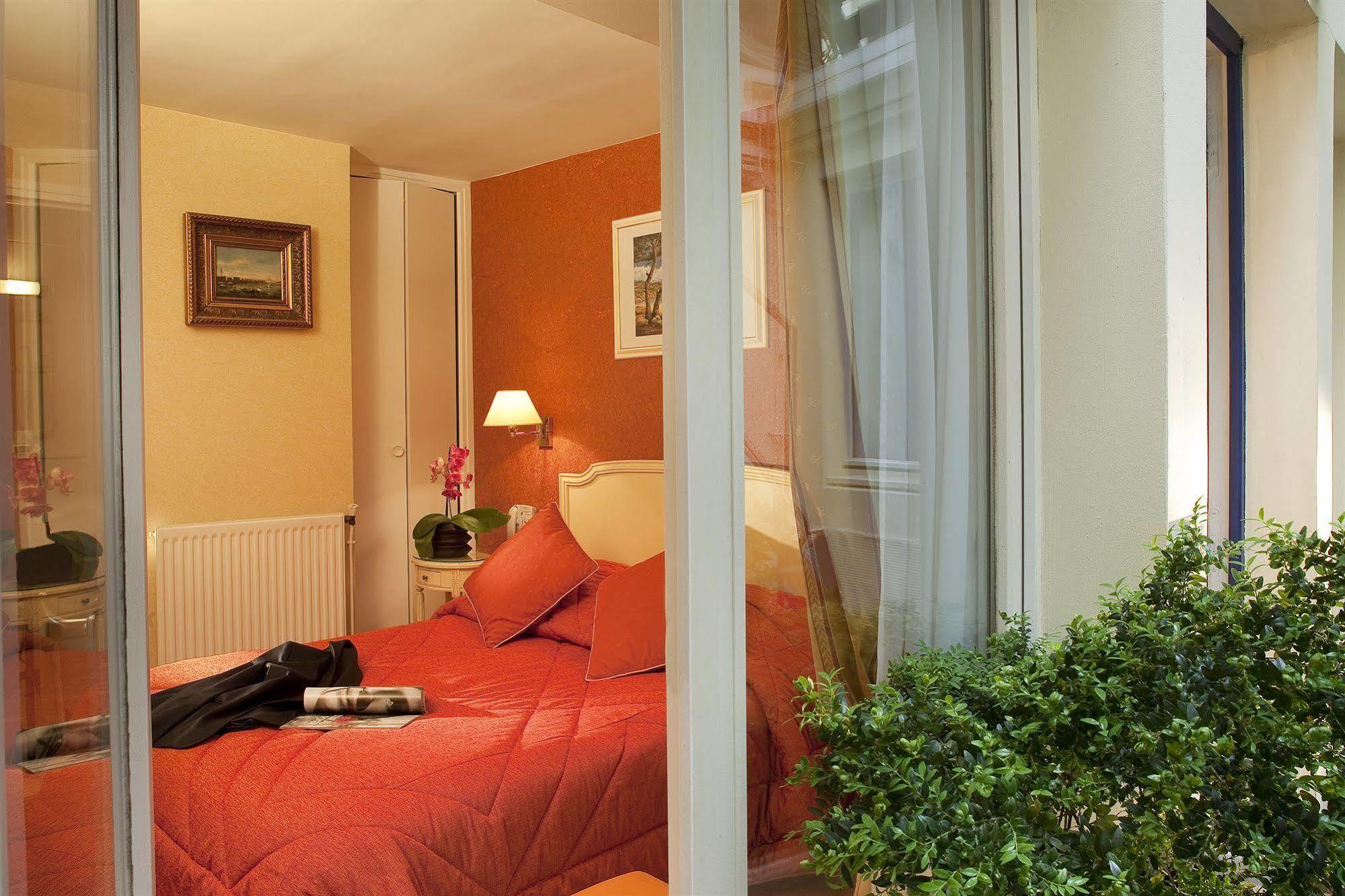 Hotel Riviera Elysees Париж Экстерьер фото